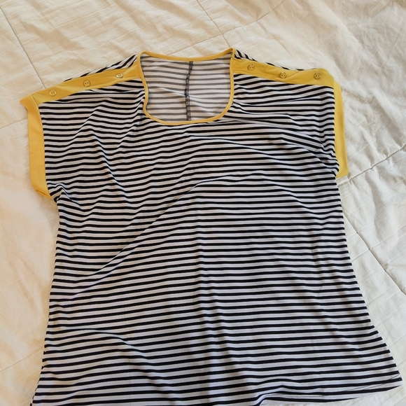 Tops - 🌸SALE 🌸 Medium Striped Blouse
